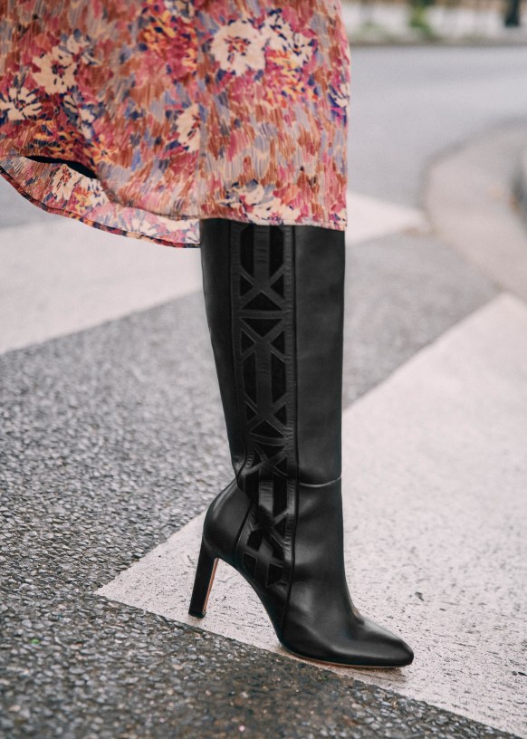 Nine west cheyin best sale cylinder heeled boots