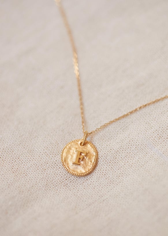 Sara Pendant - 9-carat gold - Letter F