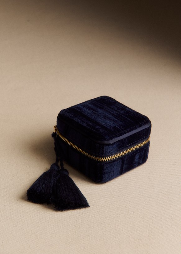 スクエア エンボス ベルベット ジュエリーケース - ネイビーブルー