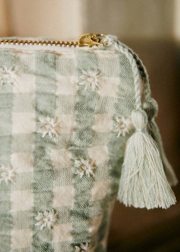 花柄刺繍の大きなファスナーつきポーチ - キャメル - Sézane