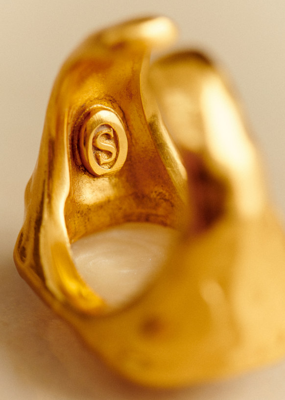 Armindo Ring - Golden Brown - Majority recycled brass - Sézane