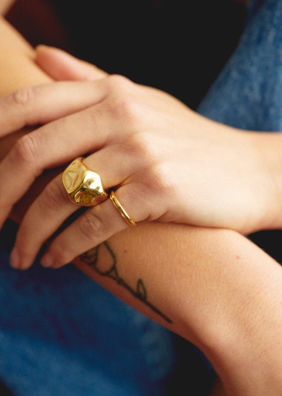 Alia Ring - Gold - Majority recycled brass - Sézane