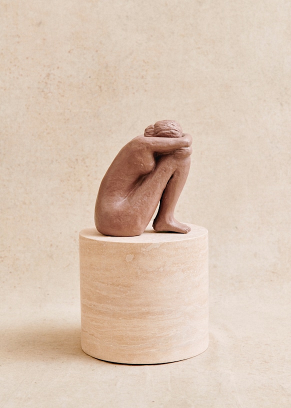 Sculpture Guénolée Courcoux - Femme assise petit modèle