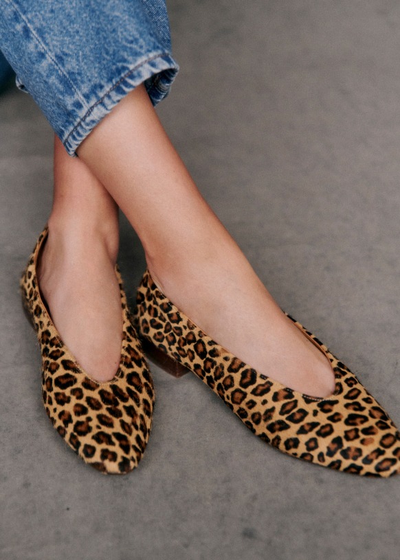 Leopard pointed toe flat top
