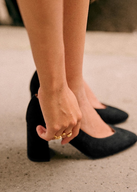 Nina Ricci Low Heel Pumps in Black Suede - Queen Letizia Shoes - Queen  Letizia Style