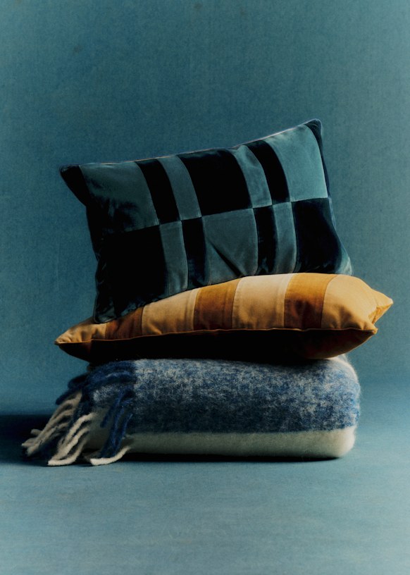 Velvet Patchwork cushion - Small model - Navy and Blue - Organic