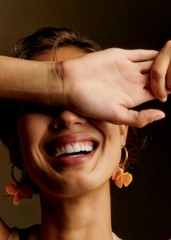 Flora Hoops - Frosted Peach - Resin - Sézane