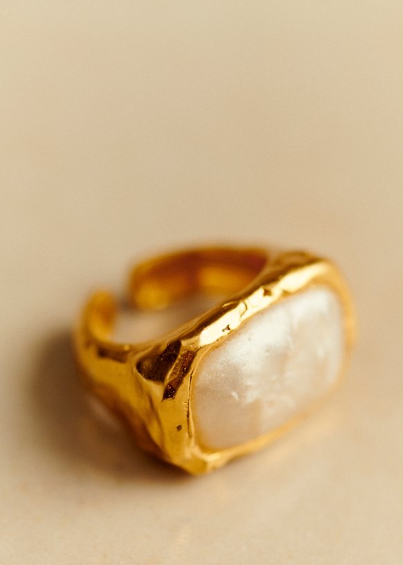 未使用SEZANE セザンヌ ARMINDリング ゴールド マザーオブパール S Armindo Ring - Mother-of-pearl Pendant - Majority recycled brass
