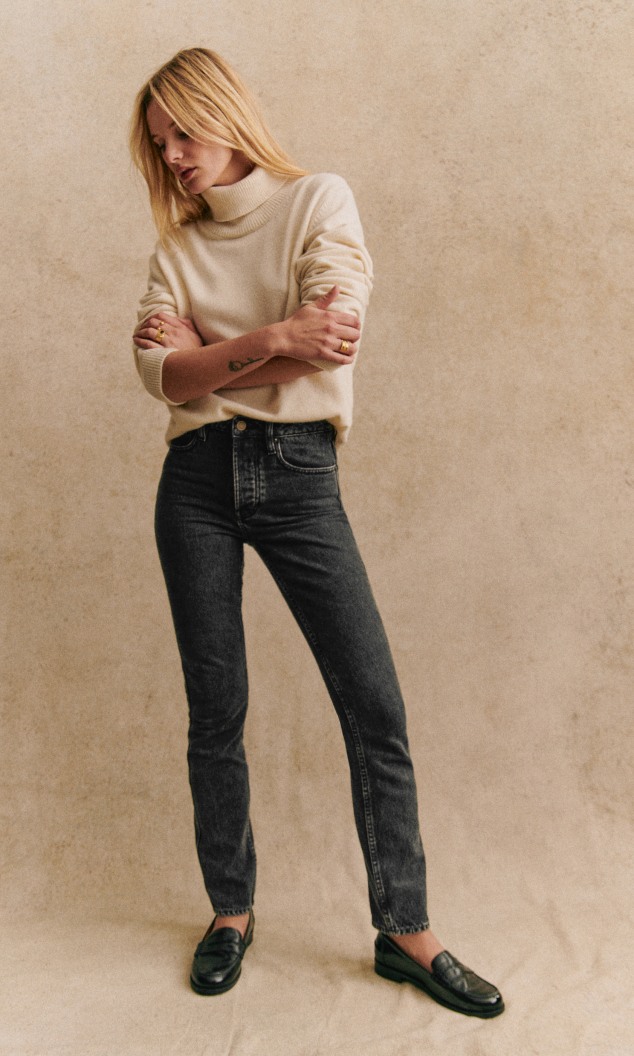 Los jeans de mujer de Sézane quedan genial con zapatos planos