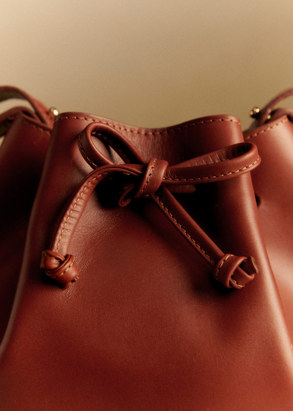 Bucket-Bag Farrow Style