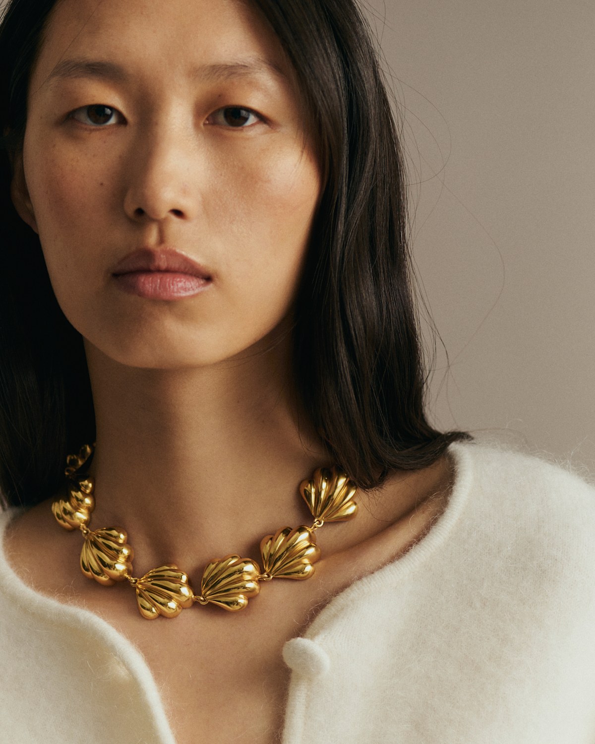 COLLIER MIA