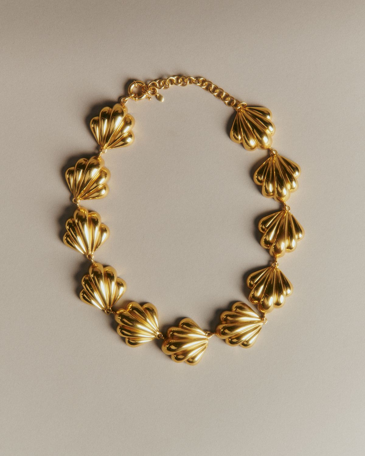 COLLIER MIA