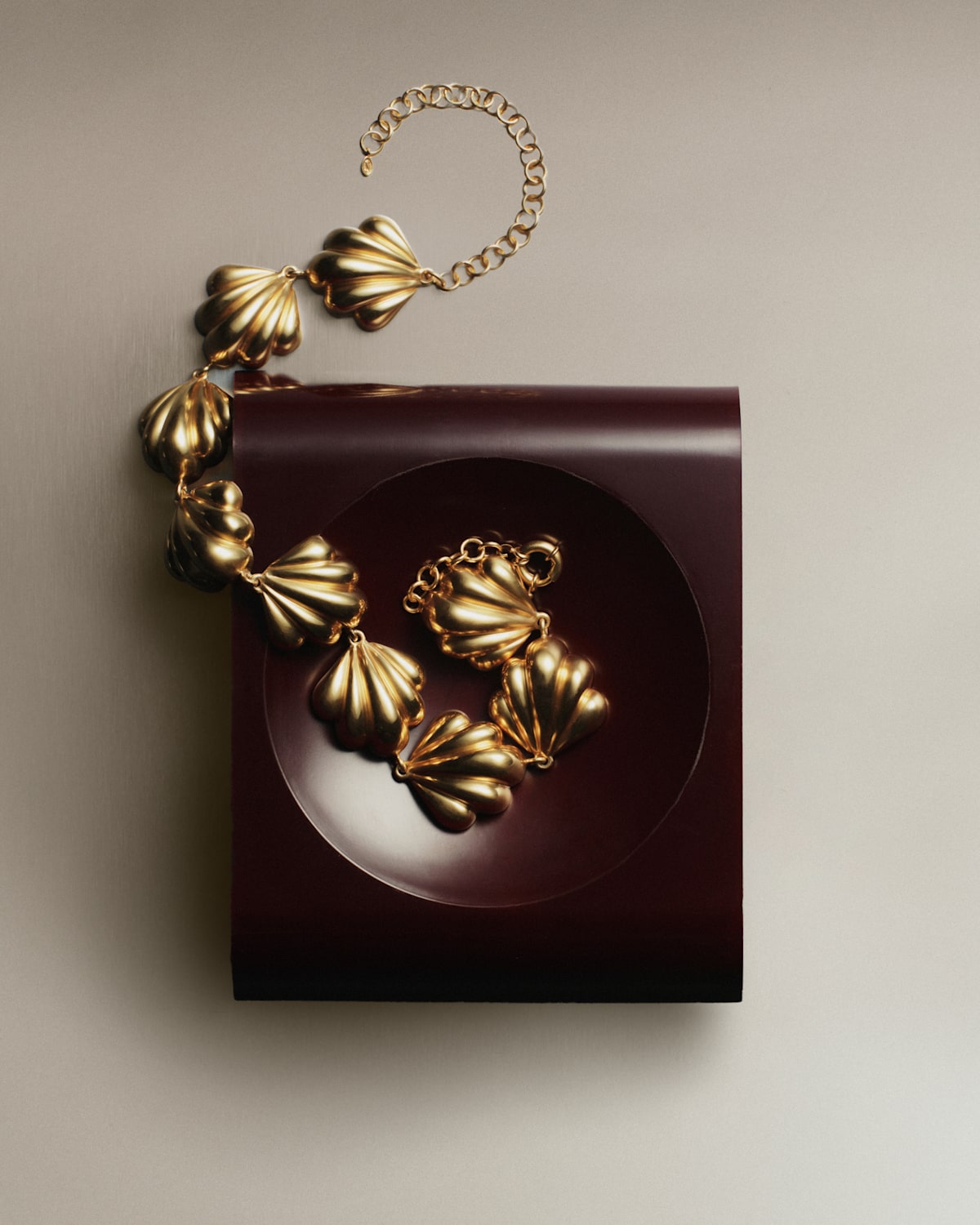 COLLIER MIA