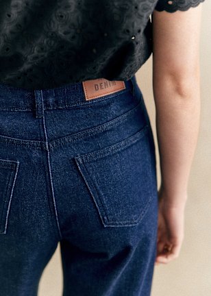エトワールの猫　Sezane セザンヌ　ブラックジーンズ Sezane: One of the Best Stores in Paris — bows & sequins
