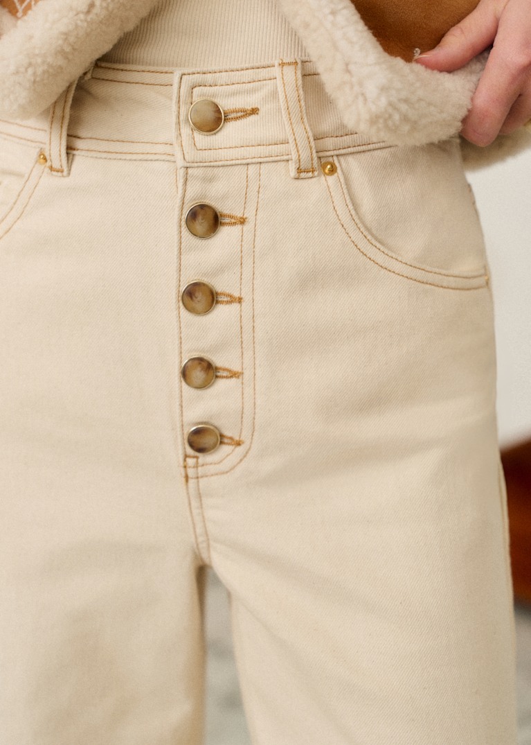 Denim: high-waisted, low-waisted and slim-fit jeans