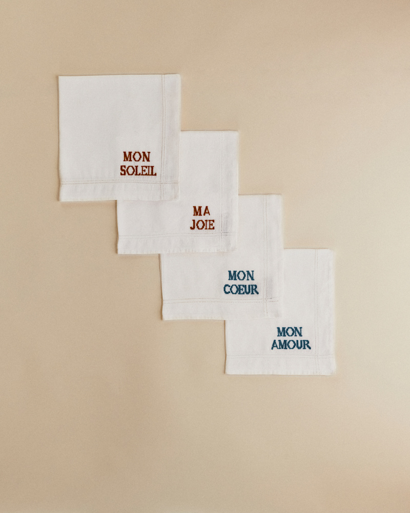 SET DE 4 SERVIETTES - LES MOTS BRODÉS