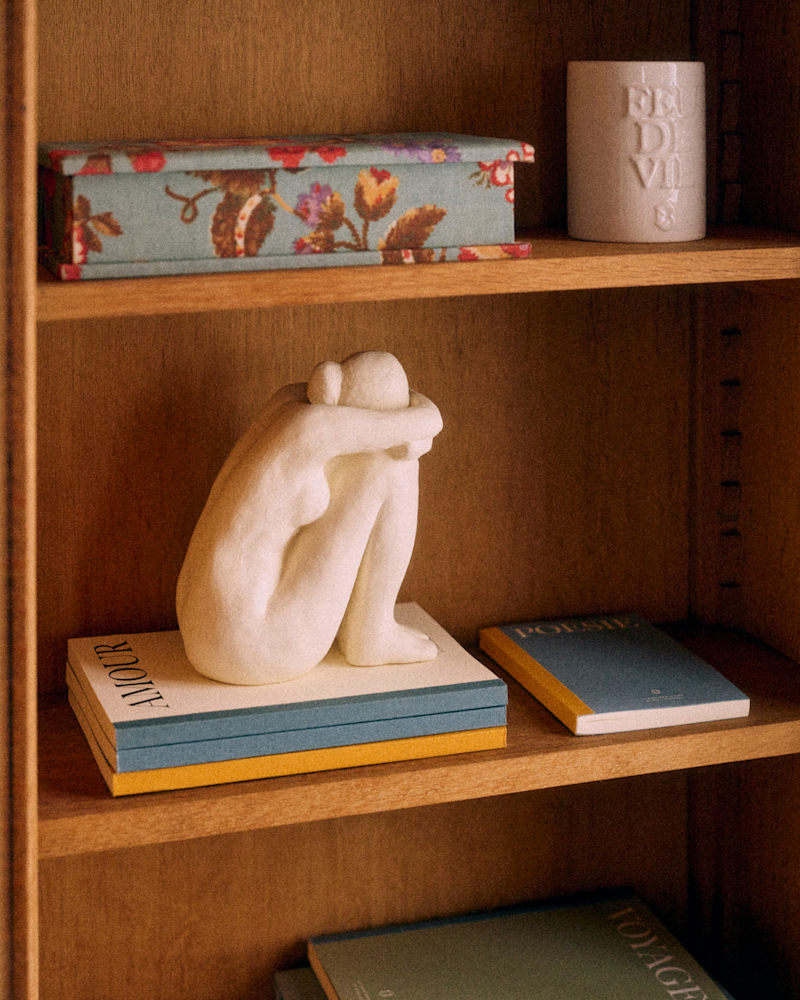 SCULPTURE GUÉNOLÉE COURCOUX - FEMME ASSISE PETIT MODÈLE