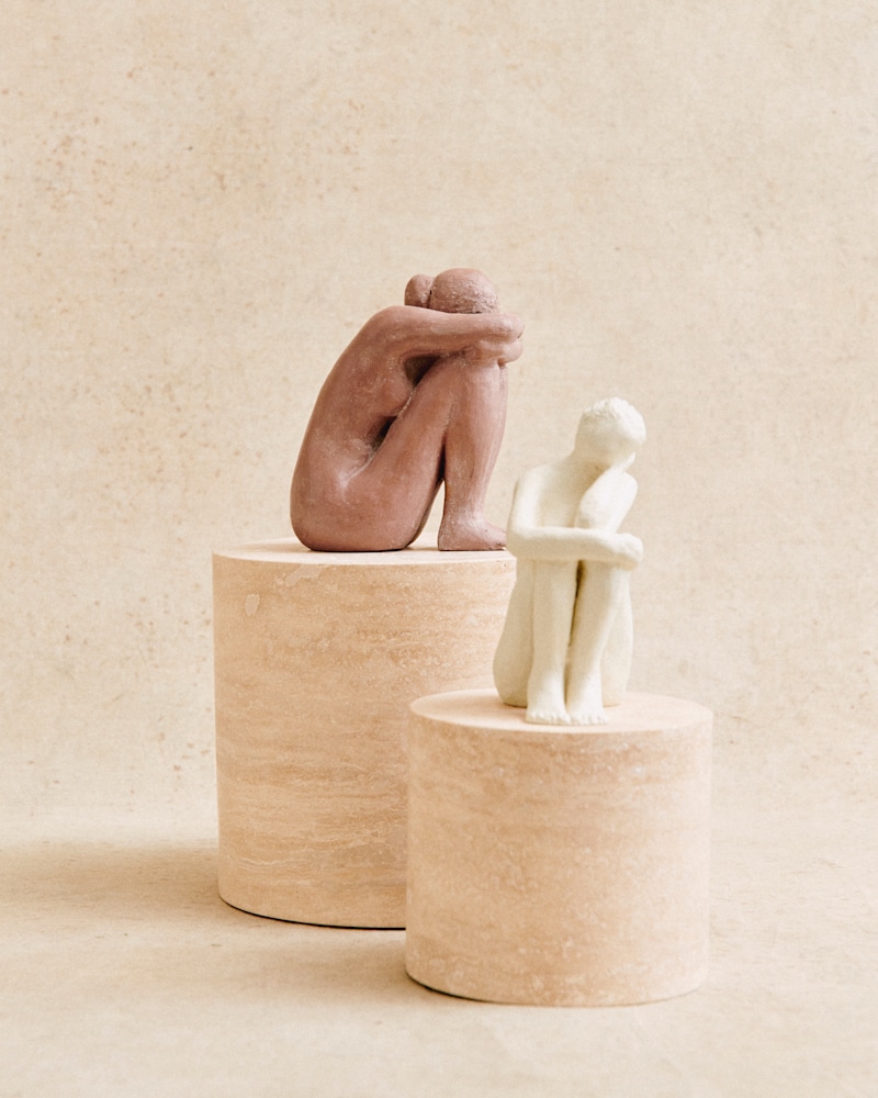 SCULPTURE GUÉNOLÉE COURCOUX - FEMME DANS SES PENSÉES PETIT MODÈLE