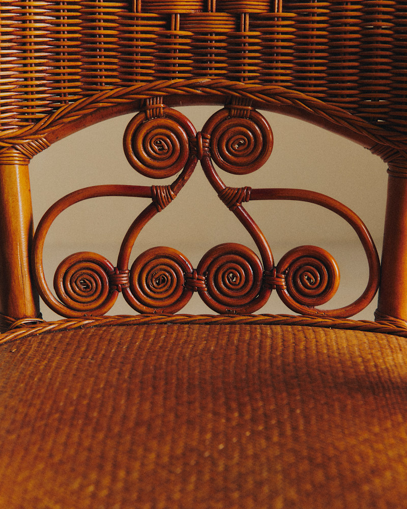 FAUTEUIL VINTAGE EN ROTIN MOTIF PEACOCK