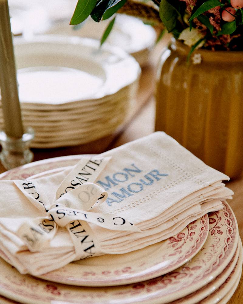 SET DE 4 SERVIETTES - LES MOTS BRODÉS