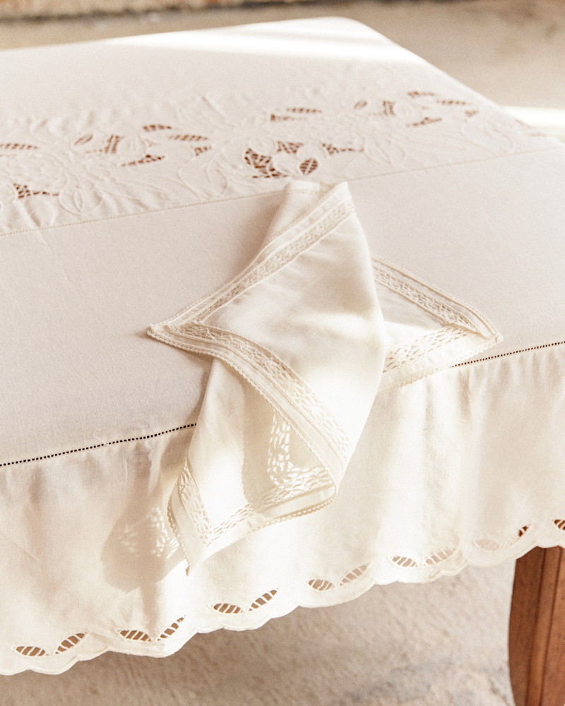 NAPPE BRODÉE