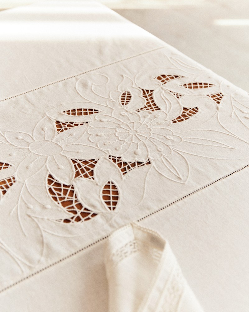 NAPPE BRODÉE