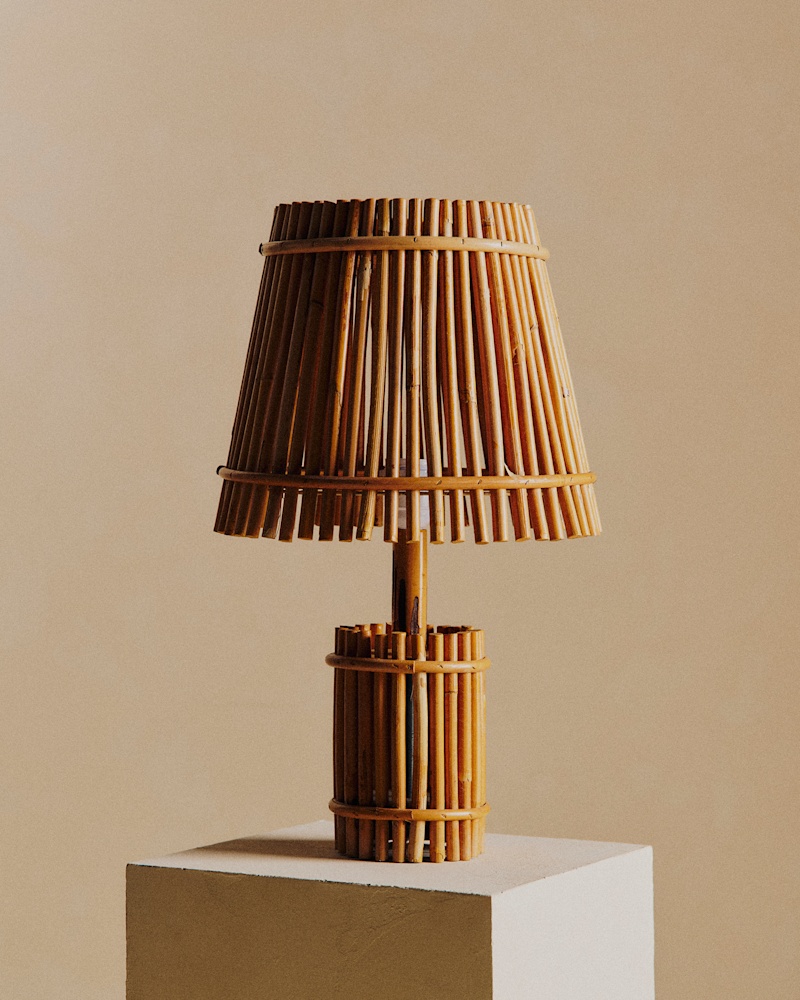 LAMPE DE CHEVET VINTAGE EN ROTIN