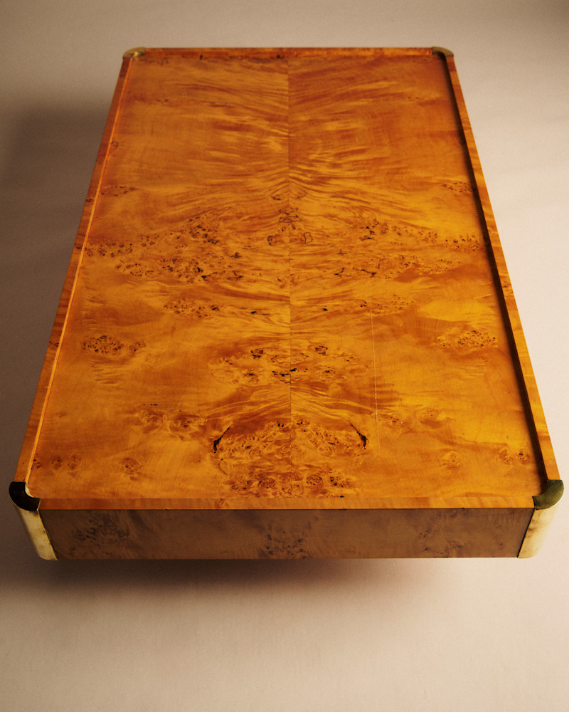 TABLE BASSE VINTAGE LOUPE D'ORME ET LAITON DANS LE GOÛT DE WILLY RIZZO