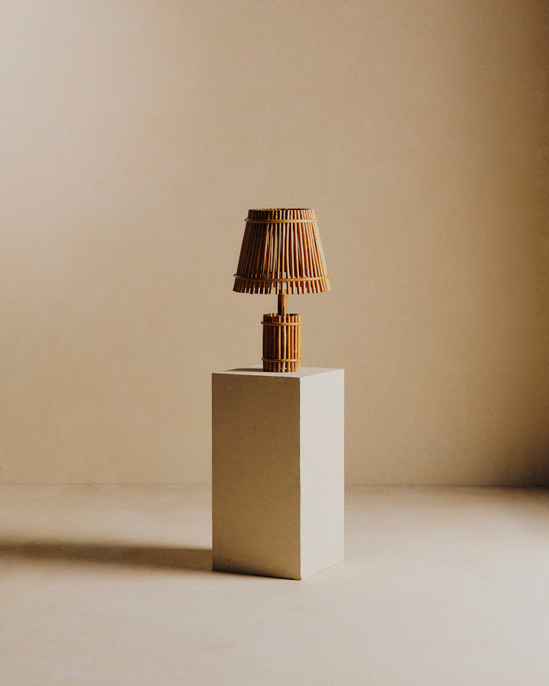 LAMPE DE CHEVET VINTAGE EN ROTIN