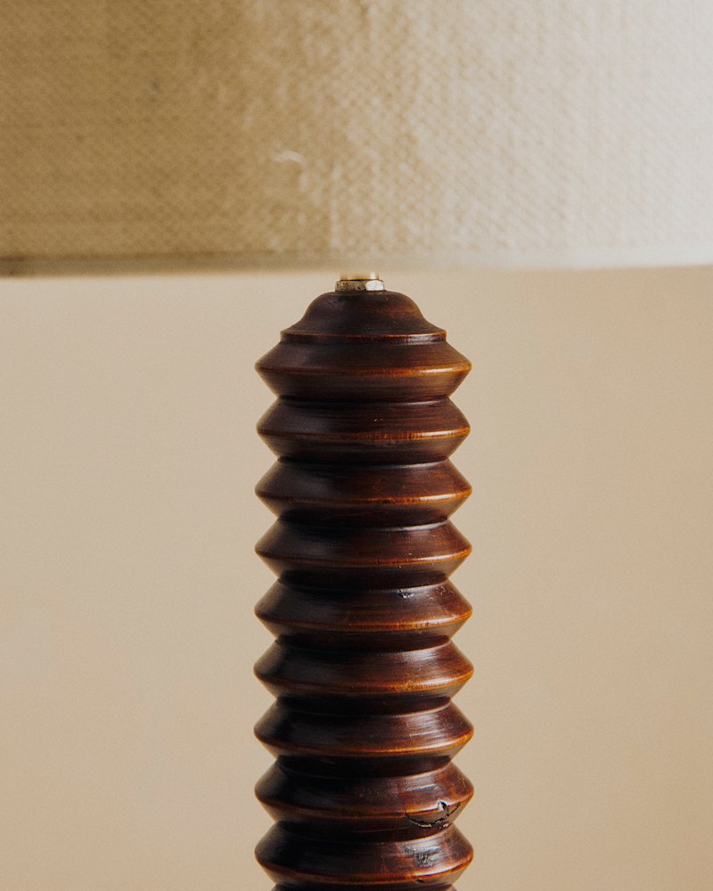 LAMPE VINTAGE EN BOIS TOURNÉ ET LAITON DANS LE GOÛT DE DUDOUYT