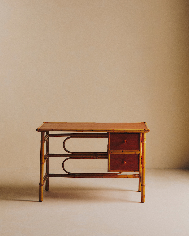 BUREAU VINTAGE EN ROTIN ET BAMBOU TEINTE ACAJOU