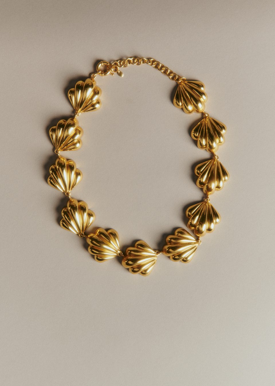 COLLIER MIA