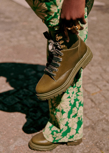 Smart footwear: shoes, clogs, ankle 